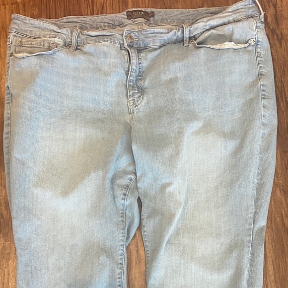 Torrid Light Blue Women's Straight-Leg Jeans size 26T - Picture 2 of 5